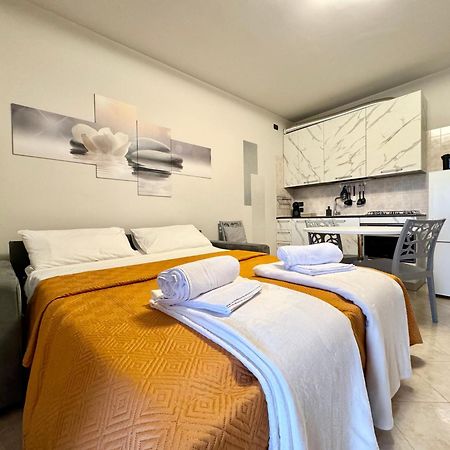 Dimora Nicola A Due Passi Dal Lago Sirmione Bagian luar foto