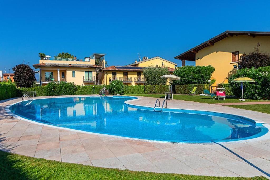 Dimora Nicola A Due Passi Dal Lago Sirmione Bagian luar foto